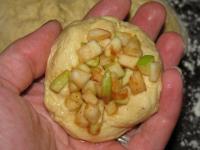 Тыквенные булочки с яблоками в карамельной заливке