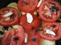Кабачки,запечённые с помидорами и творогом.