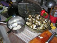 Салат из баклажанов с луком и горошком