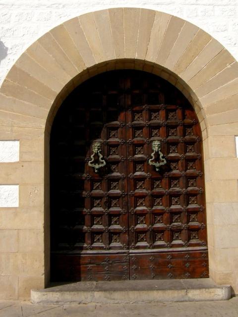 Дверь в крепости г. Ситжес