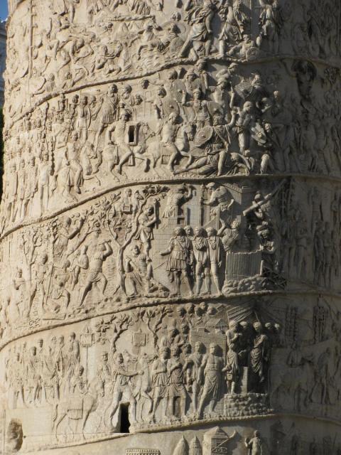 Фрагмент древней колонны.