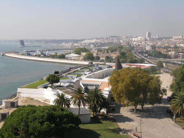 Португалия, Лиссабон. Вид на Лиссабон и Тежу из крепости.