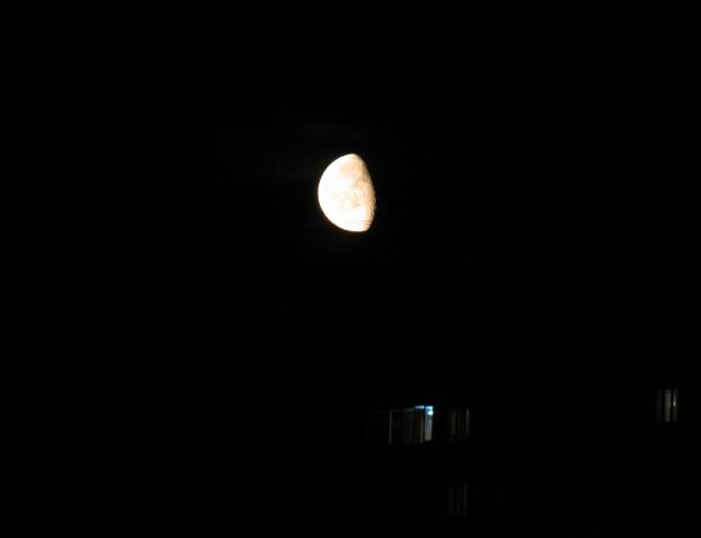 луна.окно